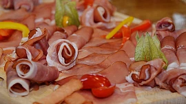 Vyznejte se v druzích šunek: Jak se liší jamón, prosciutto a pršut? A proč pražská šunka nemusí být z Prahy?