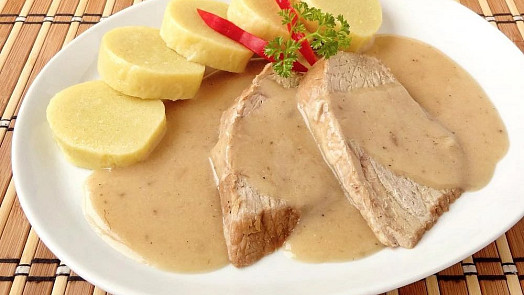 Šťavnatá hanácká vepřová kýta vás dostane: Smetanová omáčka s pivem dodá jídlu jedinečnou chuť