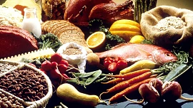 Které jídlo se dá použít prošlé? Těstoviny, olej, rýže nebo sušenky do koše nepatří! S opatrností lze využít i zkyslé mléko