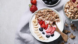 7 skvělých snídaní na každý den v týdnu: Banánové lívance, vaječné muffiny nebo ovesná kaše dodají energii na celé dopoledne