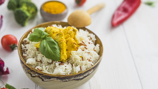 Jak uvařit sypkou rýži v hrnci, troubě i rýžovaru: Správný výběr, proplach i poměr vody rozhodnou o každém zrníčku