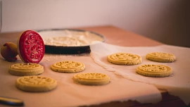 Skotské sušenky shortbread se přímo rozplývají na jazyku. Víte, jak je správně upéct?