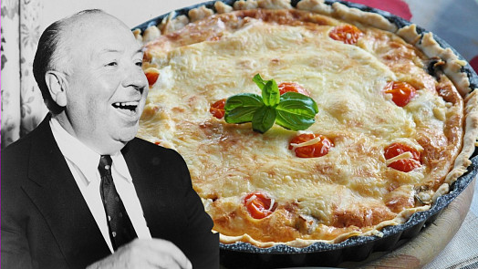 Jídelní rozmary slavných: Mistr hororů Alfred Hitchcock měl fóbii z vajec, hosty děsil modrým jídlem a miloval tenhle slaný koláč