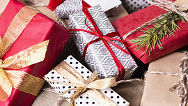 Dárky „za 5 minut Ježíšek“: Bouleniéru, kurz pečení i poukaz do restaurace koupíte last minute a potěší víc než ponožky