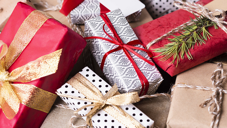 Dárky „za 5 minut Ježíšek“: Bouleniéru, kurz pečení i poukaz do restaurace koupíte last minute a potěší víc než ponožky