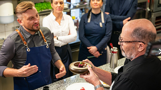 Pohlreichův souboj restaurací: Dokonalý mrkvový tatarák, navoněná bída i upatlaný talíř. Souboj v zážitkových restauracích byl zážitek!