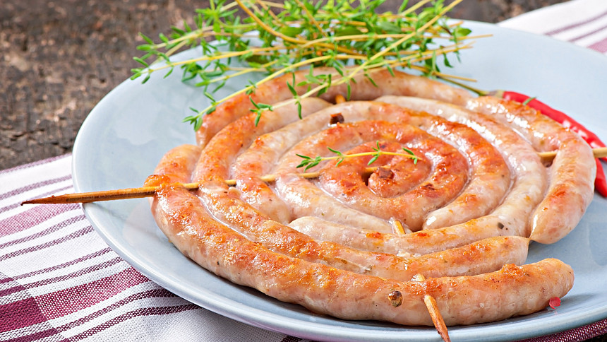 Osmažená vinná klobása chutná skvěle.