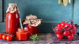 6 nejlepších způsobů, jak uchovat rajčata na zimu: Dají se usušit, zamrazit, využít na protlak i fantastický domácí kečup