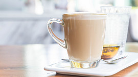 Nápoj London Fog nadchne milovníky čaje. Alternativa kávového latté krásně zahřeje i osvěží a voní vanilkou a bergamotem