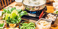 Sedm tipů, jak ušetřit v kuchyni: Vyplatí se poschoďové pečení, využívání zbytkového tepla i rychlovarná konvice