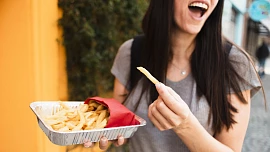 Hranolky z fastfoodu můžeme díky jednoduchému triku získat vždy čerstvé. Bojovat se dá i proti ztrátě křupavosti