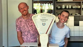 Zazářili s vlašákem v rohlíku, umí toho ale víc: Eva s Radkem založili retro bistro a dveře se u nich netrhnou