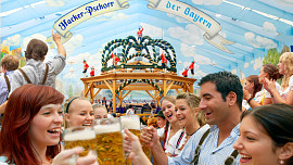 Největší svátek piva je tu: Oktoberfest nabídne tuplák za 340 korun, kupóny na občerstvení přijdou na tisícovku