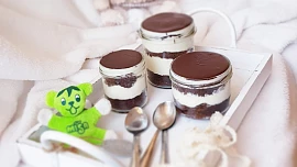 Holka u plotny radí: Jak na oblíbené Míša řezy? Dejte je do skleničky a podávejte na party nebo dětem na svačinku!