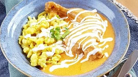 Kuře na paprice: původní jídlo maďarských pastevců jsme si zamilovali i u nás. Víte, jak se správně dělá?