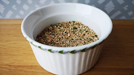 Domácí vegeta ze sušeného libečku ochutí vývar i bramborovou kaši a vyjde na pár korun