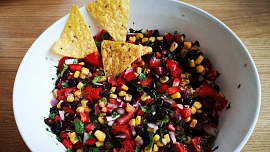 Kaviár pro chudé: Slavná texaská specialita voní koriandrem a kaviár jen připomíná. Jak ji připravit?