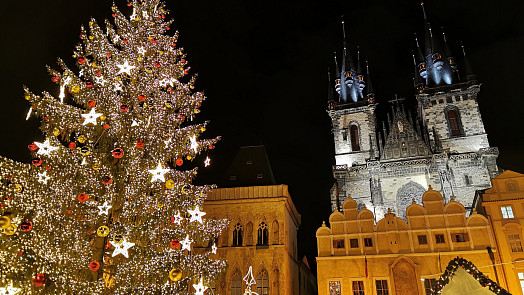 Pražské adventní trhy: Klobása za 120 Kč na Staromáku, trdelník za 170 Kč na Václaváku a nejlepší svařák je na Míráku