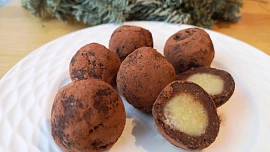 Hitem internetu jsou vosí koule: Chutnají jako vosí hnízda, ale připravují se snáz a obejdete se i bez formiček