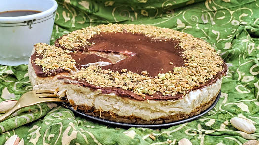 Udělali jsme cheesecake à la dubajská čokoláda: Dokonale propojuje chutě virální cukrovinky a nechybí v něm křupavé kataifi