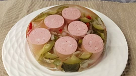 Utopenci v aspiku: Netradiční specialitu nekoupíte všude, podle našeho receptu si ji ale snadno uděláte doma