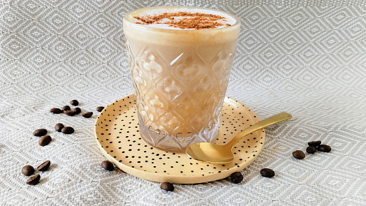Vyzkoušeli jsme tahini kávu: Nejnovější kávový hit válcuje i matcha latté – a chutná překvapivě dobře
