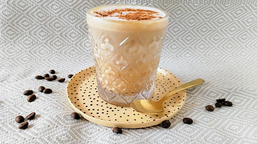 Vyzkoušeli jsme tahini kávu: Nejnovější kávový hit válcuje i matcha latté – a chutná překvapivě dobře