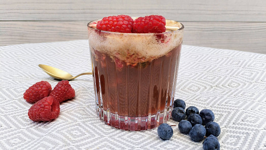 Hit internetu: Berry coffee dobylo sociální sítě. Káva s lesními plody je na léto jako dělaná
