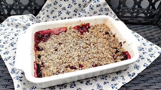 Ovoce ukryté pod křupavou vrstvou. Švestkový crumble zvládnete raz dva, maková drobenka mu dodá šmrnc