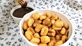 Vyzkoušeli jsme churros z noků, které ovládly sociální sítě. Krásně křupou a nejen u dětí měly obrovský úspěch
