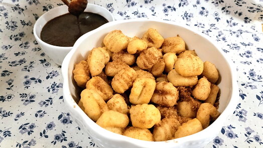 Vyzkoušeli jsme churros z noků, které ovládly sociální sítě. Krásně křupou a nejen u dětí měly obrovský úspěch