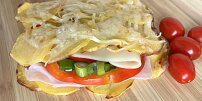 Zkusila jsem bramborovou placku ze 2 surovin místo tortilly. Tento originální wrap se opravdu povedl