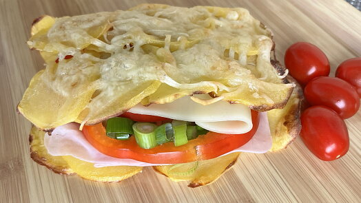 Zkusila jsem bramborovou placku ze 2 surovin místo tortilly. Tento originální wrap se opravdu povedl