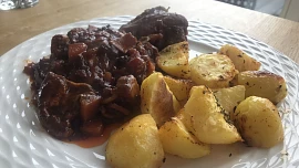 Italské kuře „po myslivecku“: Kuře cacciatore voní vínem a rajčaty a skvěle se hodí do sychravých dní