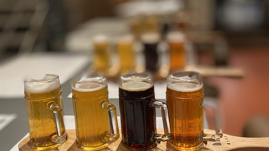 Kam na skvělé čepované pivo? 7 tipů na báječné rodinné výlety, kde navíc točí pivo, které si jinde nedáte