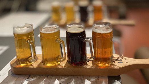 Kam na skvělé čepované pivo? 7 tipů na báječné rodinné výlety, kde navíc točí pivo, které si jinde nedáte