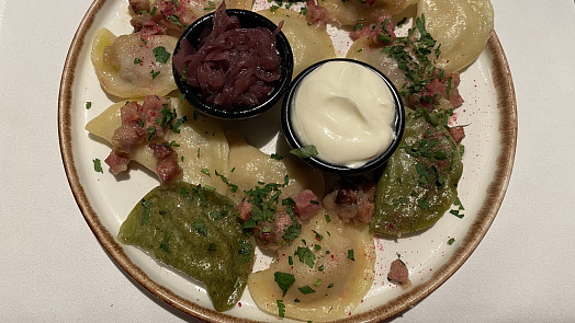 Nejoblíbenější polské jídlo jen ze tří surovin lze jíst nasladko i naslano: Pierogi připravíte raz dva