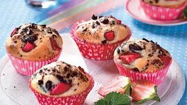 Jen 20 minut v troubě a máte jahodové muffiny, po kterých se doma jenom zapráší
