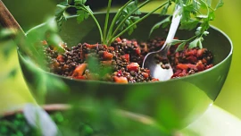 Červená na hubnutí, černá proti stárnutí: Zkuste snadné čočkové recepty pro štíhlou linii