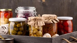 KVÍZ: Jak správně zavařovat? Zjistěte, jestli znáte důležité zásady dřív, než se pustíte do kompotů nebo okurek