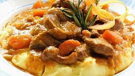 Sezóna kůzlečího masa je tady! Připravte je na Velikonoce s nádivkou nebo na zelenině podle těchto receptů