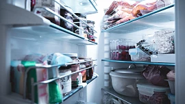 Pořádek v lednici: Kam patří maso, kam zelenina a jak se vyhnout zápachu?
