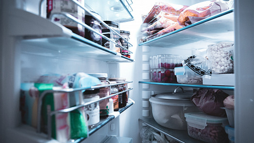 Pořádek v lednici: Kam patří maso, kam zelenina a jak se vyhnout zápachu?
