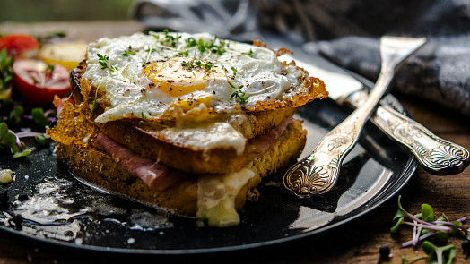 Znáte croque monsieur? O oblíbeném francouzském sendviči psal již spisovatel Marcel Proust