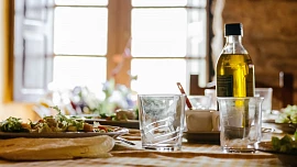 Neobvyklé oleje: Makový se hodí do kaší, hroznový na salát a sezamový na „čínu“!