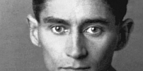 Franz Kafka byl vegetarián, miloval čočku nakyselo a zelenou špaldu. Každé sousto dvaatřicetkrát žvýkal a zemřel hlady