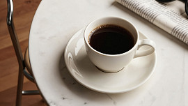 V Itálii vznikla podivná móda přidávat do kávy zvláštní ingredienci: Doma ji používáte spíš do salátů