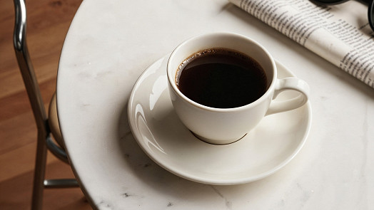 V Itálii vznikla podivná móda přidávat do kávy zvláštní ingredienci: Doma ji používáte spíš do salátů