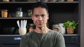 Šéfkuchař Khanh Ta vás naučí všechny asijské pecky: Snadno tak zvládnete domácí kimchi i legendární smažené závitky