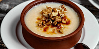 Rýžový pudink kheer je báječně krémový, sladký díky salku a voňavý po orientálním koření, příprava je snadná